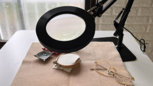 Magnifying glass with LED light